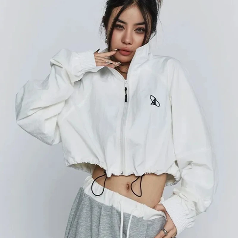 Женская ветровка с американской буквой и вышивкой, свободная повседневная быстросохнущая укороченная куртка с длинными рукавами и шнурком, Harajuku Y2K Jazz Top
Женская ветровка с американской буквой и вышивкой, свободная повседневная быстросохнущая укороченная куртка с длинными рукавами и шнурком, Harajuku Y2K Jazz Top