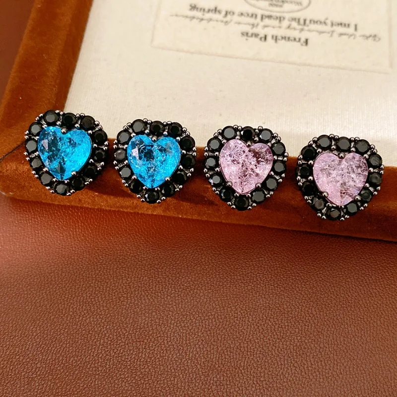 Black Zircon Wrapped Crackle Glass Heart Stud Earrings For Women Korean Sweet Love Crystal Ear Jewelry Daily Party Gift Brincos
Black Zircon Wrapped Crackle Glass Heart Stud Earrings For Women Korean Sweet Love Crystal Ear Jewelry Daily Party Gift Brincos