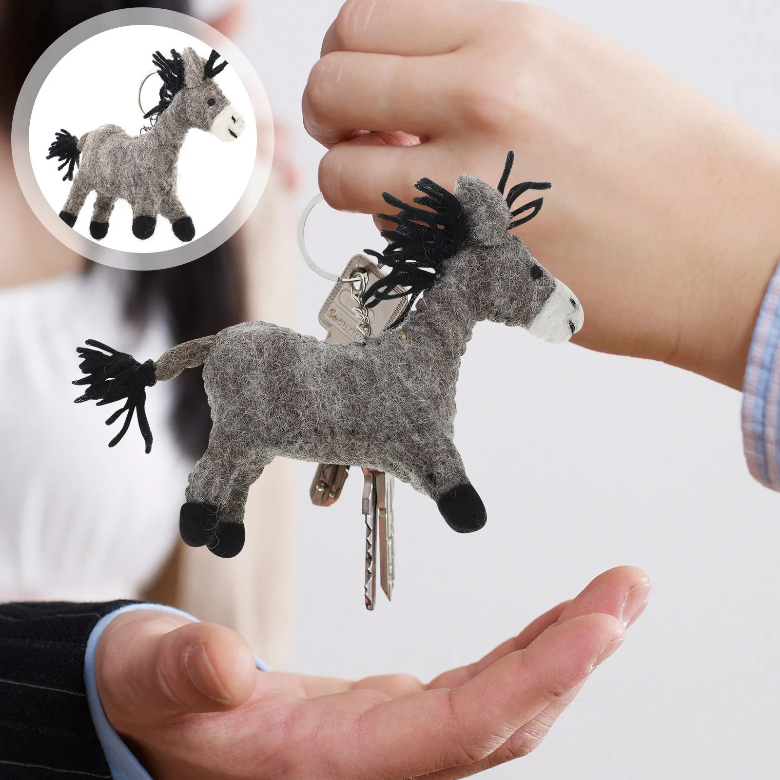 Очаровательный брелок-подвеска из овечьей шерсти в виде ослика, мягкая игрушка-талисман для украшения рюкзака, сумки, ремешка для телефона, уникальный стиль, на каждый день
Очаровательный брелок-подвеска из овечьей шерсти в виде ослика, мягкая игрушка-талисман для украшения рюкзака, сумки, ремешка для телефона, уникальный стиль, на каждый день