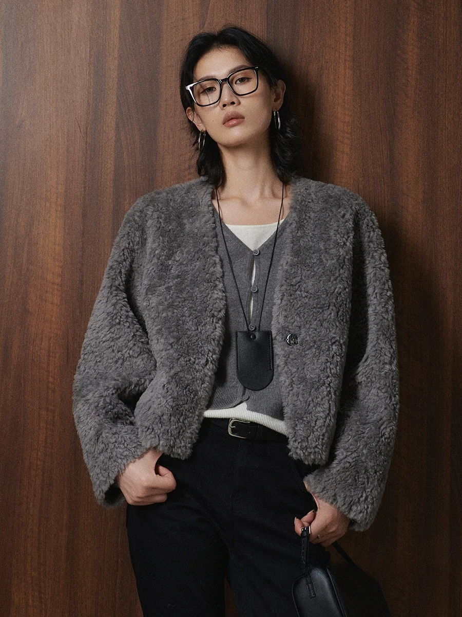 Kiki 00% Wool ort Coat ey Women's Faionable Commute Sle Thiened Long Sve V-Ne Single Piece Spring New Arrival
Kiki 00% Wool ort Coat ey Women's Faionable Commute Sle Thiened Long Sve V-Ne Single Piece Spring New Arrival