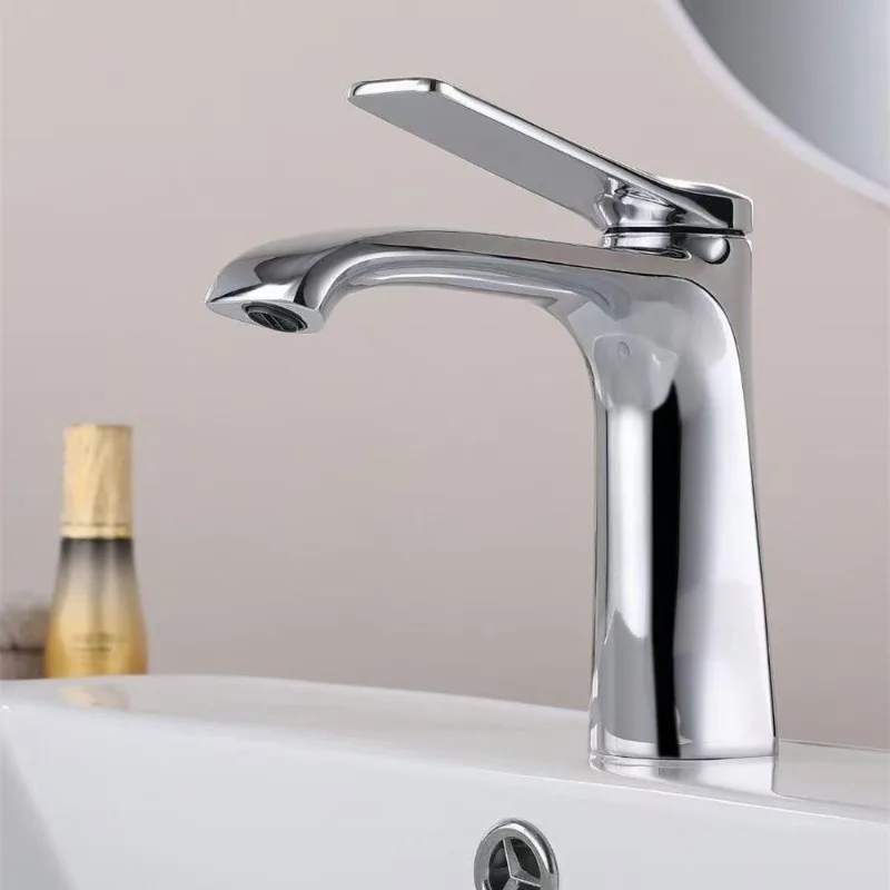 All-copper Hot and Cold Basin Faucet with Gray Electroplating, Used for Washbasins in Bathrooms and Hotels.
All-copper Hot and Cold Basin Faucet with Gray Electroplating, Used for Washbasins in Bathrooms and Hotels.