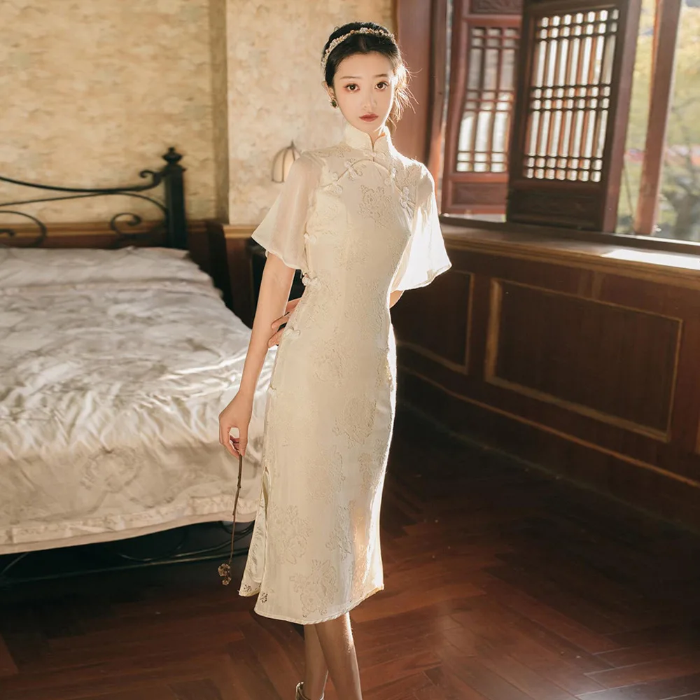 Beige Cheongsam Loose Short Sleeve Lace Embroidery Vintage Dress Women Costumes Slim Elegant Qipao S To XXL
Beige Cheongsam Loose Short Sleeve Lace Embroidery Vintage Dress Women Costumes Slim Elegant Qipao S To XXL