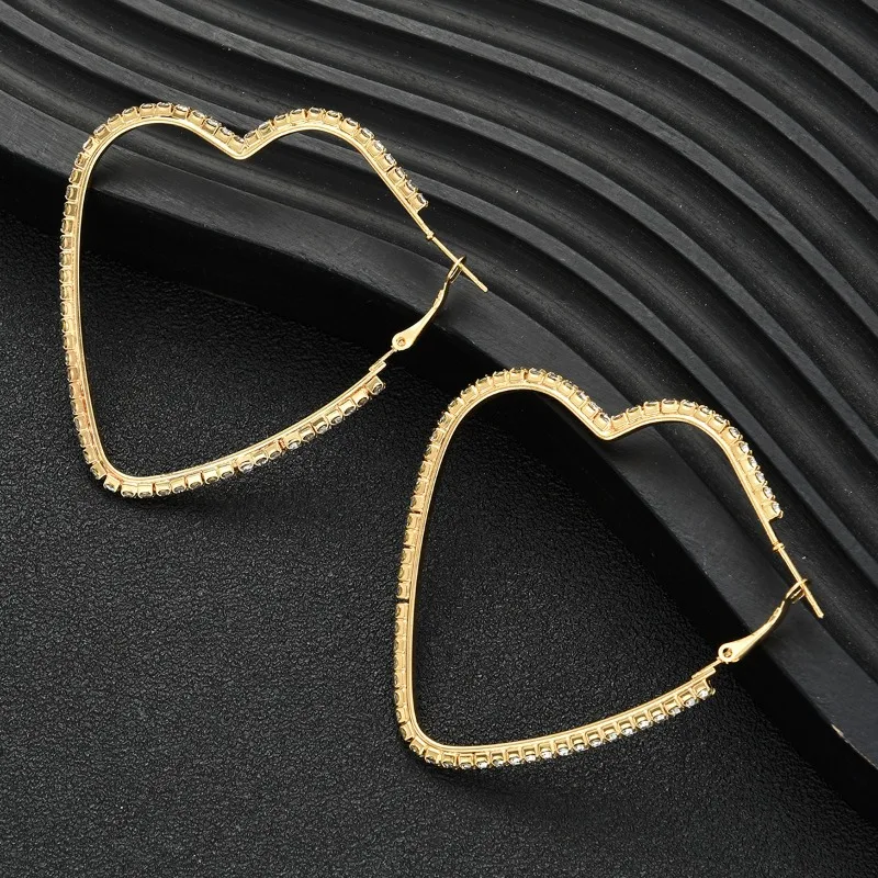 Coldness style Instagram niche design, light luxury fashion Ear accessories, new side inlaid zircon heart-shaped earrings
Coldness style Instagram niche design, light luxury fashion Ear accessories, new side inlaid zircon heart-shaped earrings