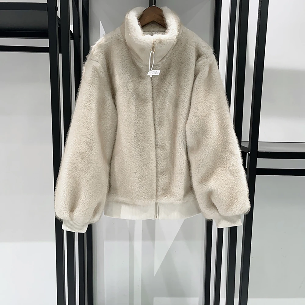 Elegant Oversized Collar Plush Casual Coat Waist-Cinching Zipper Warm Jacket Y2K Style Comfortable Commuting Top for Winter 2025
Elegant Oversized Collar Plush Casual Coat Waist-Cinching Zipper Warm Jacket Y2K Style Comfortable Commuting Top for Winter 2025