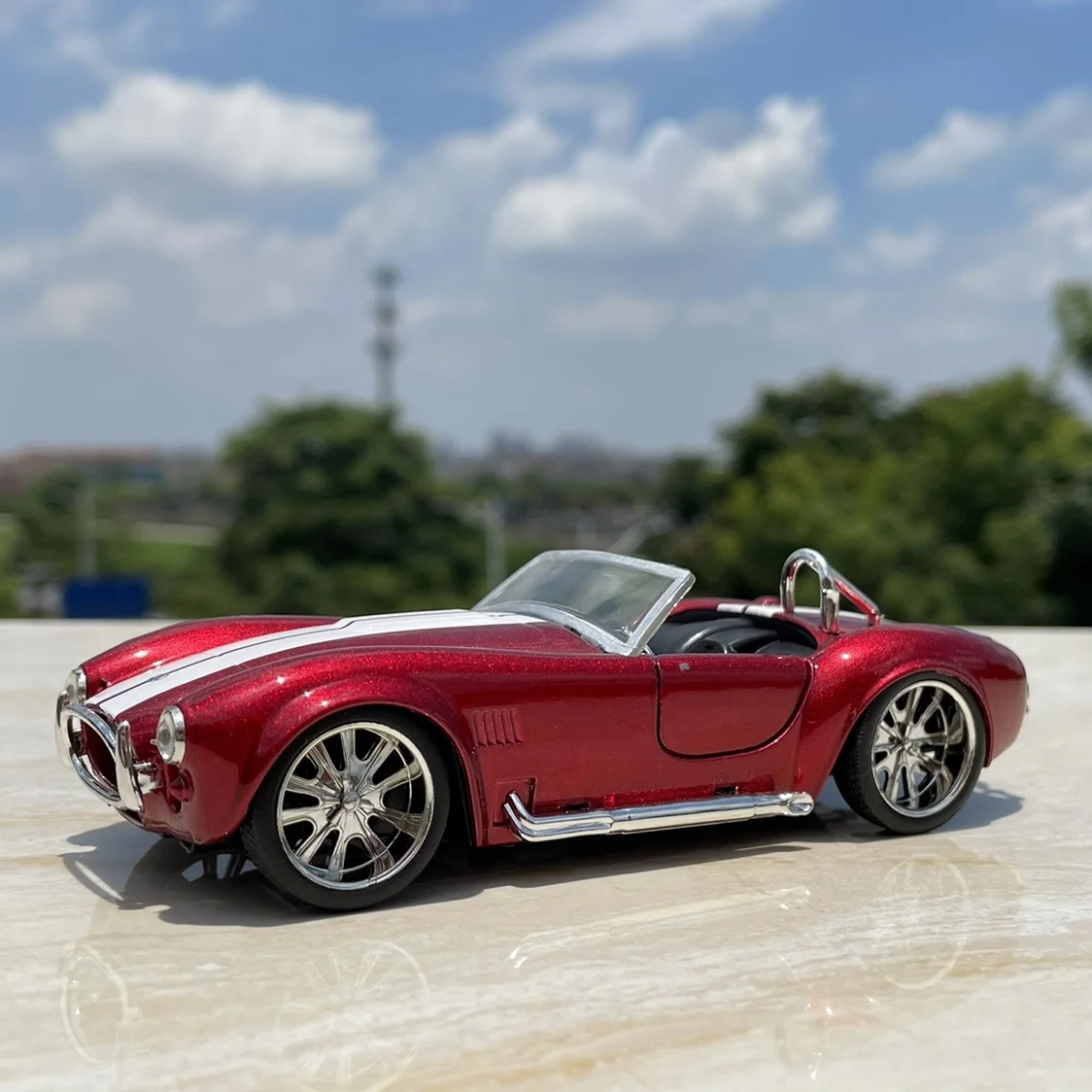 1:32 New Arrival Special Offer Die Cast Metal American Classic Convertible 427 S/C Car Model Furniture Display Collection Toys
1:32 New Arrival Special Offer Die Cast Metal American Classic Convertible 427 S/C Car Model Furniture Display Collection Toys