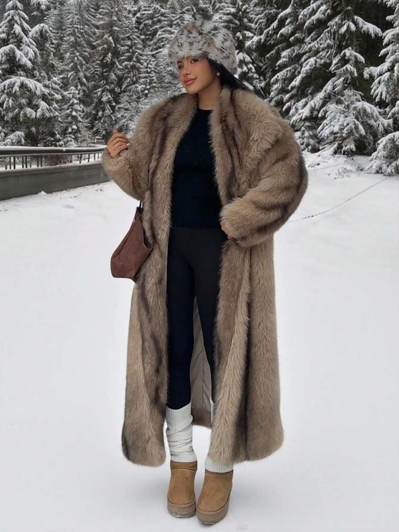 Women's Long Brown Faux Fur Coat for Winter Streetwear, Luxury Outfit with Plush Collar & Full-Length Design
Women's Long Brown Faux Fur Coat for Winter Streetwear, Luxury Outfit with Plush Collar & Full-Length Design