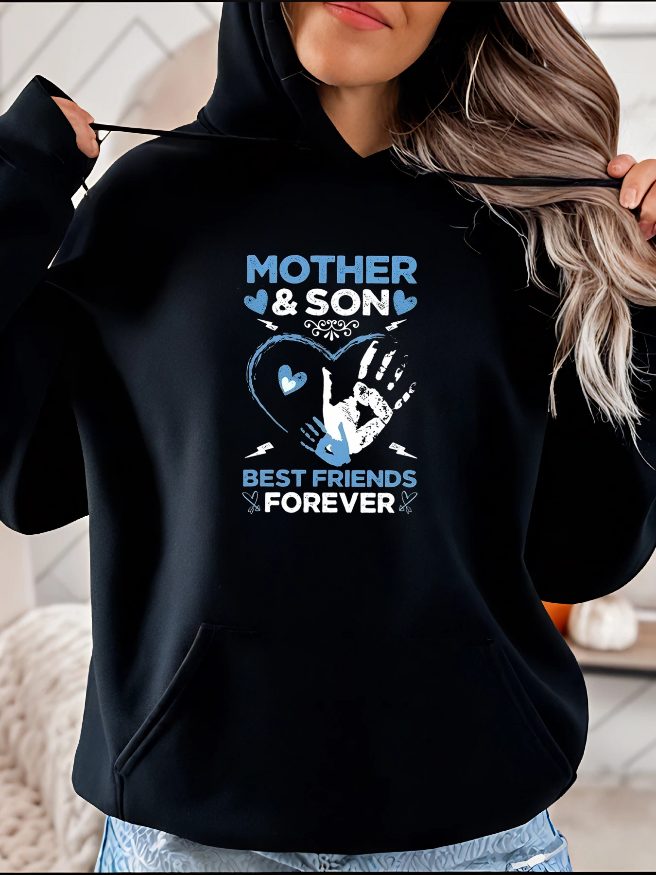 Толстовка с принтом «Лучшие друзья навсегда» для мамы и сына, повседневный стиль, дизайн с отпечатками рук в виде сердца, женская модная повседневная одежда
Толстовка с принтом «Лучшие друзья навсегда» для мамы и сына, повседневный стиль, дизайн с отпечатками рук в виде сердца, женская модная повседневная одежда
