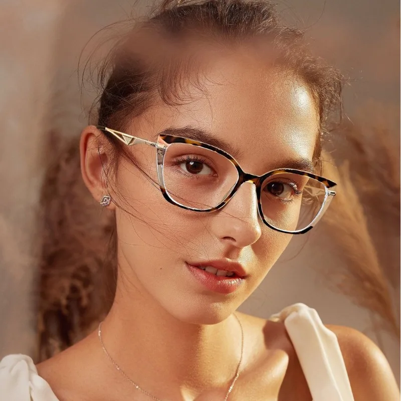 FOCUL Stylish Appearance Photochromic Myopia Eyeglasses Blue Light Blocking Technology Women Custom Prescription Optical Eyewear
FOCUL Stylish Appearance Photochromic Myopia Eyeglasses Blue Light Blocking Technology Women Custom Prescription Optical Eyewear