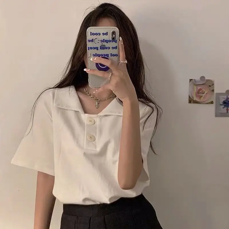White polo neck straight shoulder short-sleeved T-shirt for women in summer design niche loose slim American retro top ins
White polo neck straight shoulder short-sleeved T-shirt for women in summer design niche loose slim American retro top ins