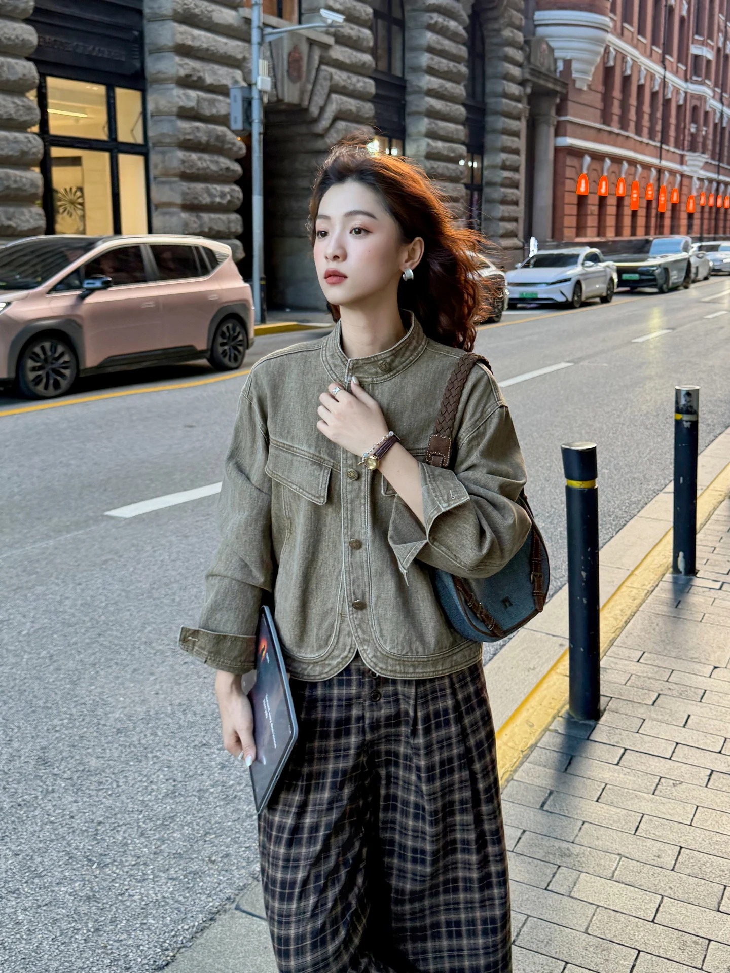 Свободная повседневная джинсовая куртка Su, винтажная женская верхняя одежда с воротником-стойкой большого размера для отдыха, осеннее новое поступление
Свободная повседневная джинсовая куртка Su, винтажная женская верхняя одежда с воротником-стойкой большого размера для отдыха, осеннее новое поступление