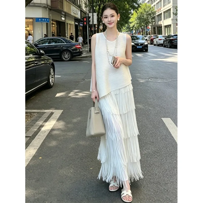 Miyake Pleated Skirt Set 2026 Plisse Pure White Sleeveless Tassel 2-Piece Set Women Summer Slimming Elegant Set Vacation Style
Miyake Pleated Skirt Set 2026 Plisse Pure White Sleeveless Tassel 2-Piece Set Women Summer Slimming Elegant Set Vacation Style