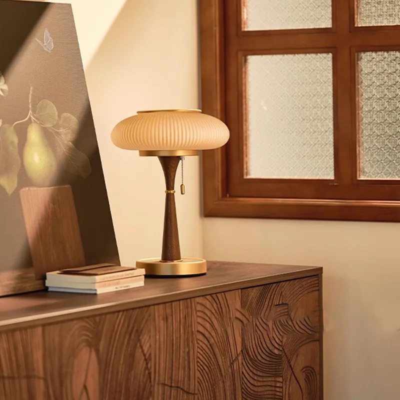 High value retro light luxury desk lamp bedroom study reading lamp French American antique glass pull rope bedside lamp
High value retro light luxury desk lamp bedroom study reading lamp French American antique glass pull rope bedside lamp