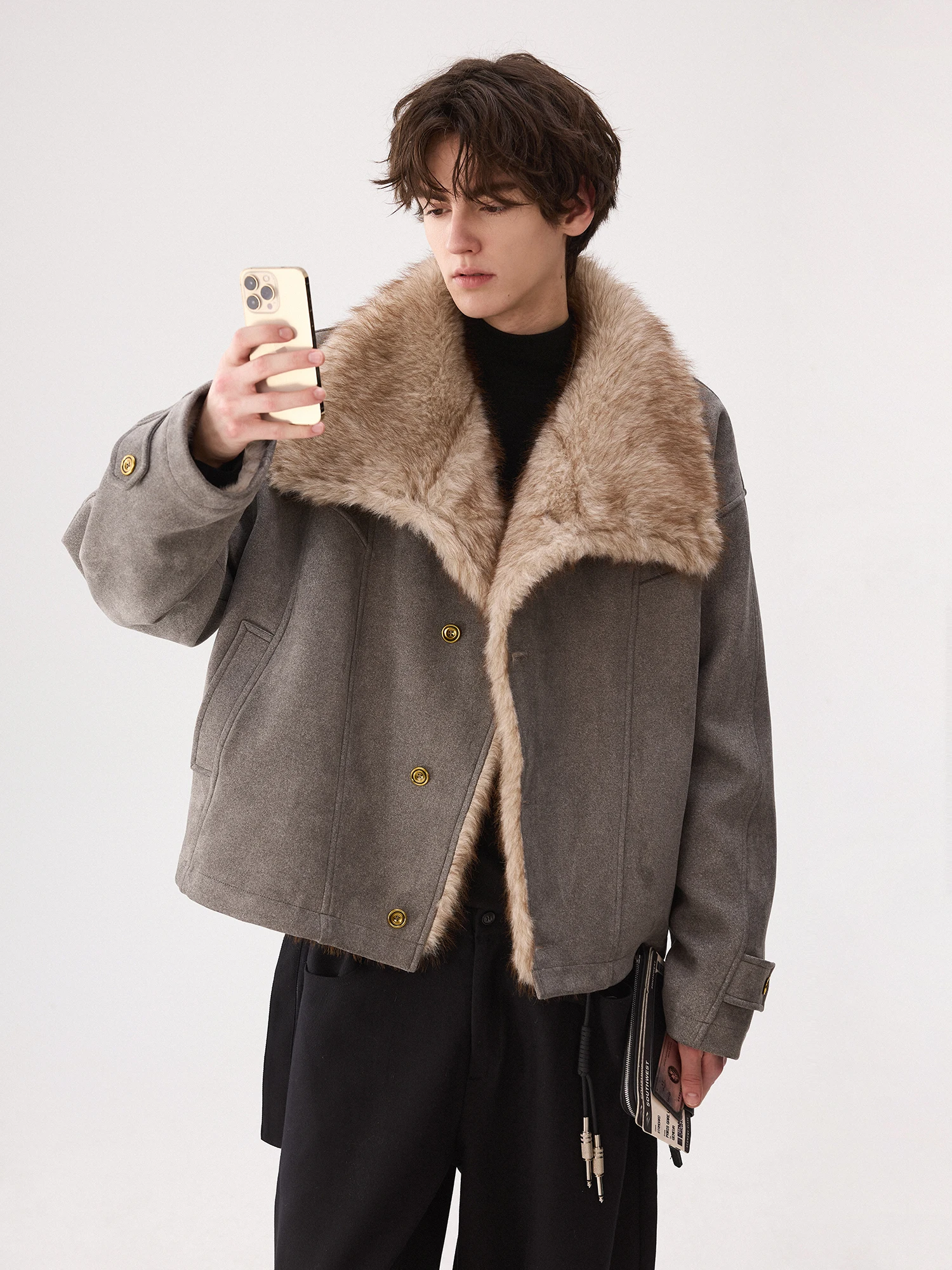 Мужская куртка CHICERRO в сицилийском стиле, американская ретро-модель из замши, теплая верхняя одежда для молодежи, полиэстер/спандекс, с отложным воротником, длинный рукав
Мужская куртка CHICERRO в сицилийском стиле, американская ретро-модель из замши, теплая верхняя одежда для молодежи, полиэстер/спандекс, с отложным воротником, длинный рукав