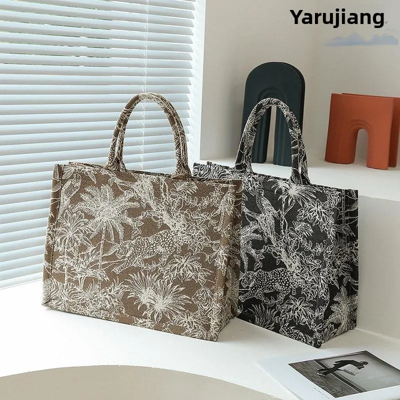 Trendy Embroidered Tote Bag Large Capacity Commuter Women's Handbag Casual Simple Style Single Shoulder Magnetic Buckle Closure
Trendy Embroidered Tote Bag Large Capacity Commuter Women's Handbag Casual Simple Style Single Shoulder Magnetic Buckle Closure