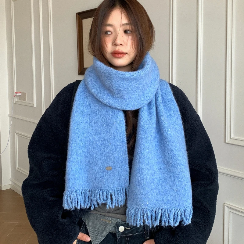 Модный однотонный шарф с шерстью для женщин, теплый и элегантный утеплитель для зимних лыж
Модный однотонный шарф с шерстью для женщин, теплый и элегантный утеплитель для зимних лыж