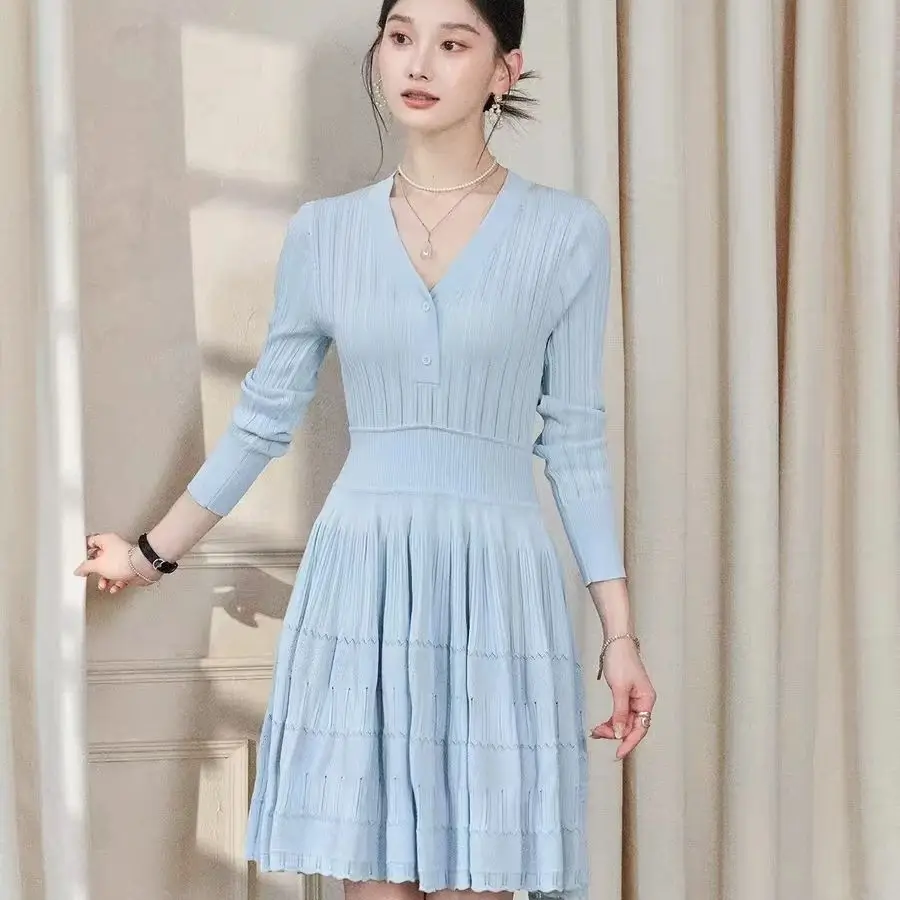 Spring And Autumn New Fashionable Temperament Commuting High Quality Women's Knitted V-Neck Long Sleeve Slim Fit A-Line Dress
Spring And Autumn New Fashionable Temperament Commuting High Quality Women's Knitted V-Neck Long Sleeve Slim Fit A-Line Dress