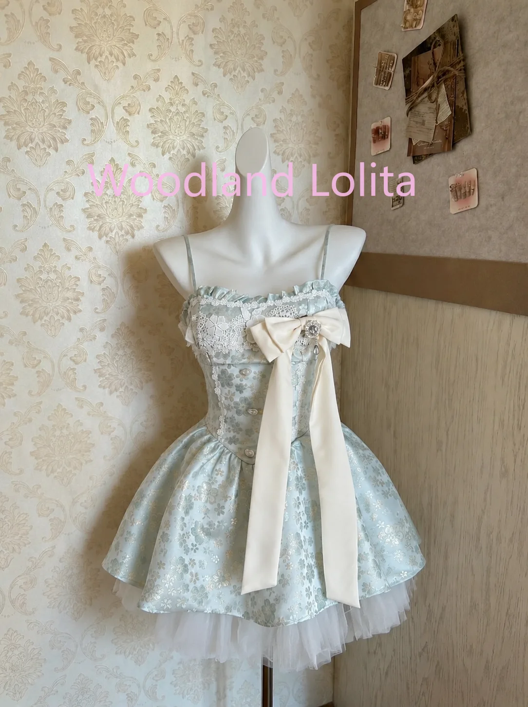 Summer French Fashion Mori Girl Style Dress Women Lace Patchwork Bow Thin Strap Dress Elegant Sweet Embroidery Slim Party Dress
Summer French Fashion Mori Girl Style Dress Women Lace Patchwork Bow Thin Strap Dress Elegant Sweet Embroidery Slim Party Dress