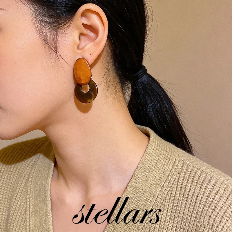 Mallard Premium Elegant Coffee-Colored Hollow Geometric Resin Earrings Lightweight Irregular Luxury Studs for Women
Mallard Premium Elegant Coffee-Colored Hollow Geometric Resin Earrings Lightweight Irregular Luxury Studs for Women