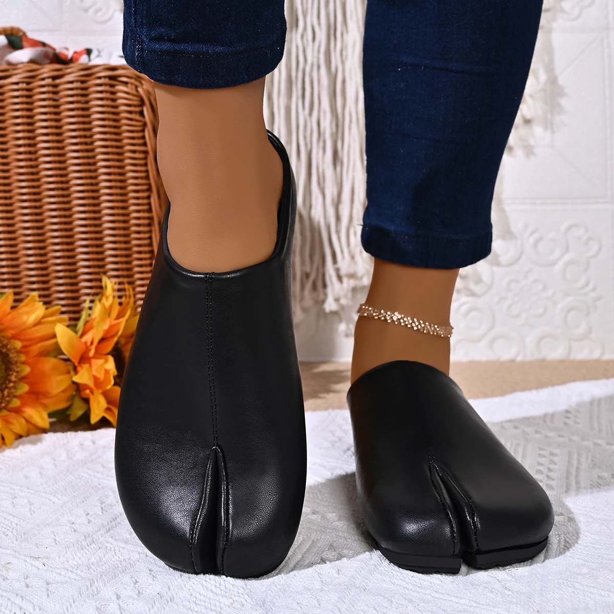 Spring Women Split Toe Slippers Tabi Ninja Slip Flats Round Toe Shallow Lazy Slip On Boat Slingback Mules Shoes Soft Loafers
Spring Women Split Toe Slippers Tabi Ninja Slip Flats Round Toe Shallow Lazy Slip On Boat Slingback Mules Shoes Soft Loafers