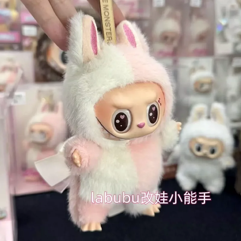 Новинка 2024 года, серия Monster Labubu Zimomo, ангел, порошковый крем, креативная сменная кукла, глухая коробка, виниловая подвеска, кукла, игрушка, подарки на день рождения
Новинка 2024 года, серия Monster Labubu Zimomo, ангел, порошковый крем, креативная сменная кукла, глухая коробка, виниловая подвеска, кукла, игрушка, подарки на день рождения