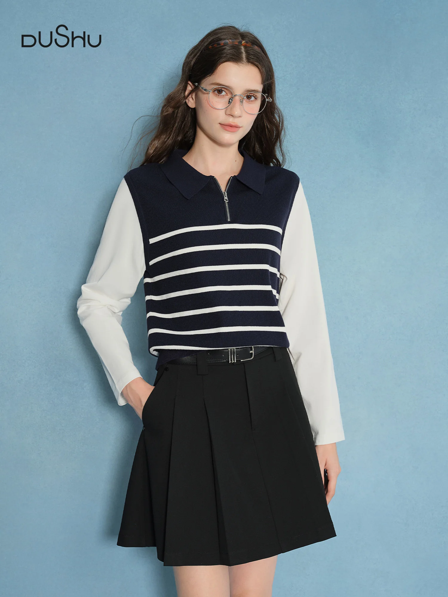 DUSHU Fake Two-piece Stitching Wool Sweater 2025 Autumn New Style Polo Collar Half Zipper Striped Sweater 25DS83275
DUSHU Fake Two-piece Stitching Wool Sweater 2025 Autumn New Style Polo Collar Half Zipper Striped Sweater 25DS83275