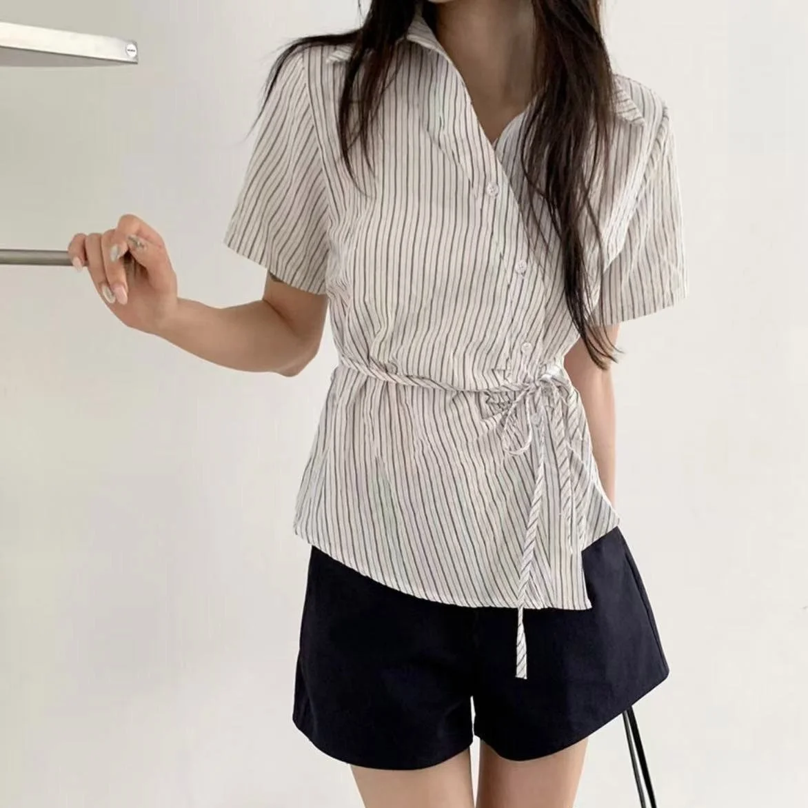 2026 Summer Korean Style Slim Fit Sun Protection Short Sleeve Striped Shirt Fashion Design Casual Chic Women's Top
2026 Summer Korean Style Slim Fit Sun Protection Short Sleeve Striped Shirt Fashion Design Casual Chic Women's Top