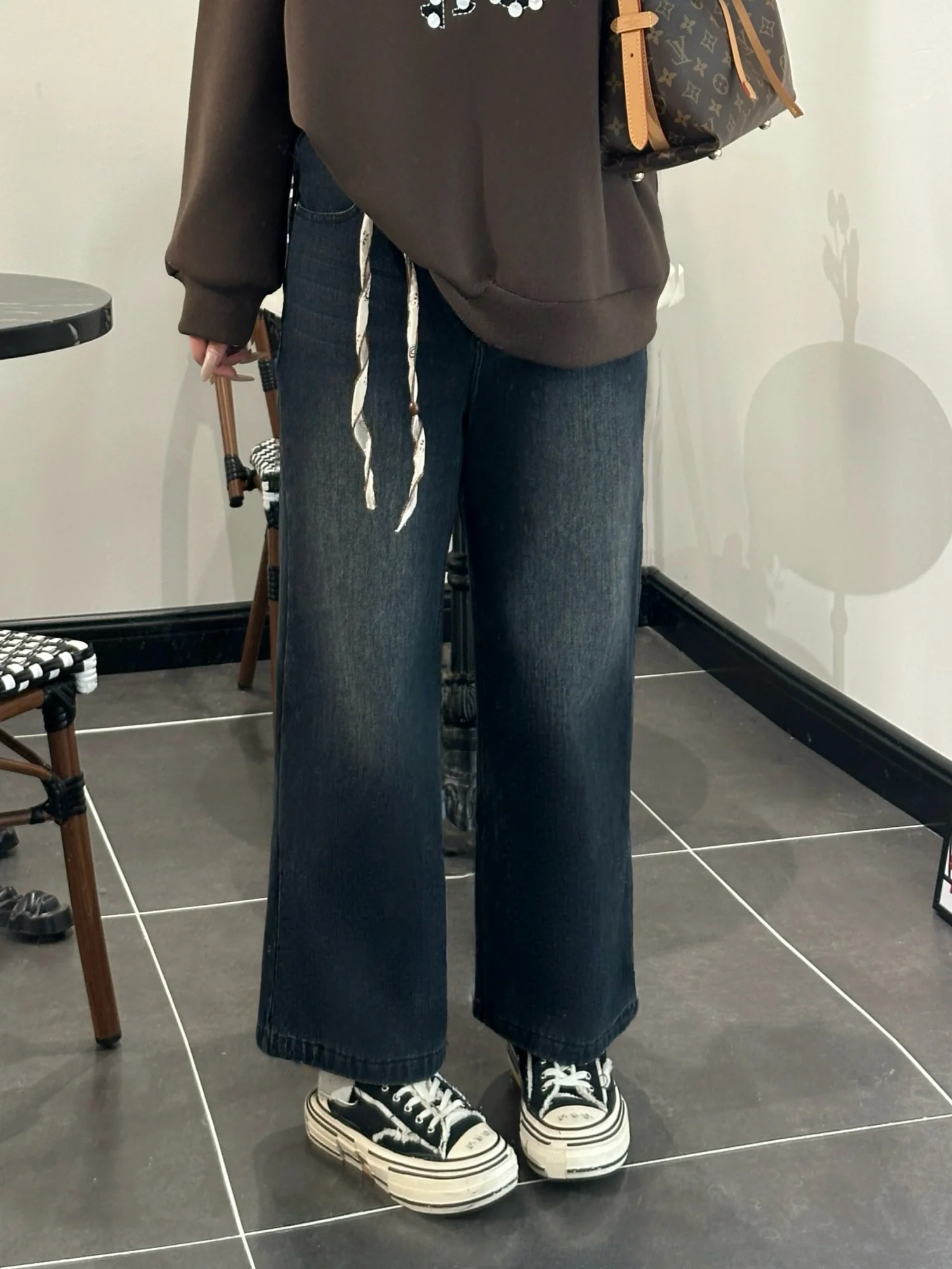 Модные утепленные джинсы с высокой талией и флисовой подкладкой для полных женщин, теплые, удобные для повседневной носки, из смесового хлопка
Модные утепленные джинсы с высокой талией и флисовой подкладкой для полных женщин, теплые, удобные для повседневной носки, из смесового хлопка