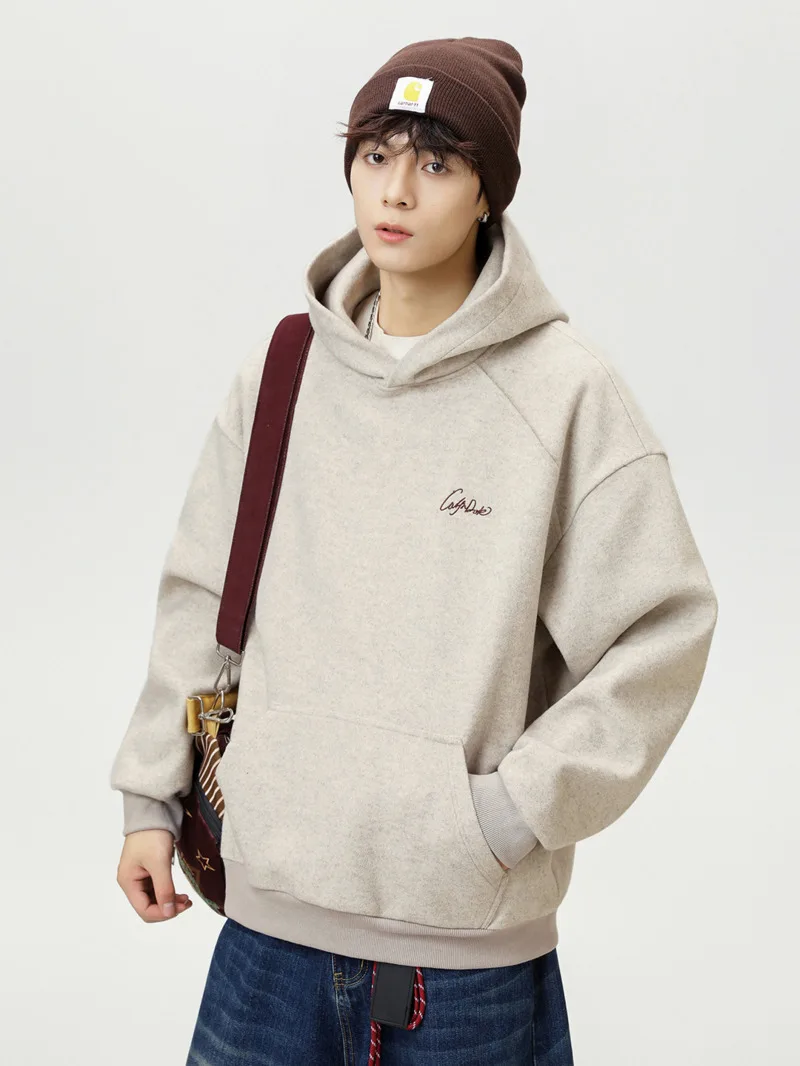 Текстурированная шерстяная толстовка с капюшоном для мужчин, осенний стиль, разделенная структура, цветная вышивка, модная свободная куртка с капюшоном LCHA
Текстурированная шерстяная толстовка с капюшоном для мужчин, осенний стиль, разделенная структура, цветная вышивка, модная свободная куртка с капюшоном LCHA