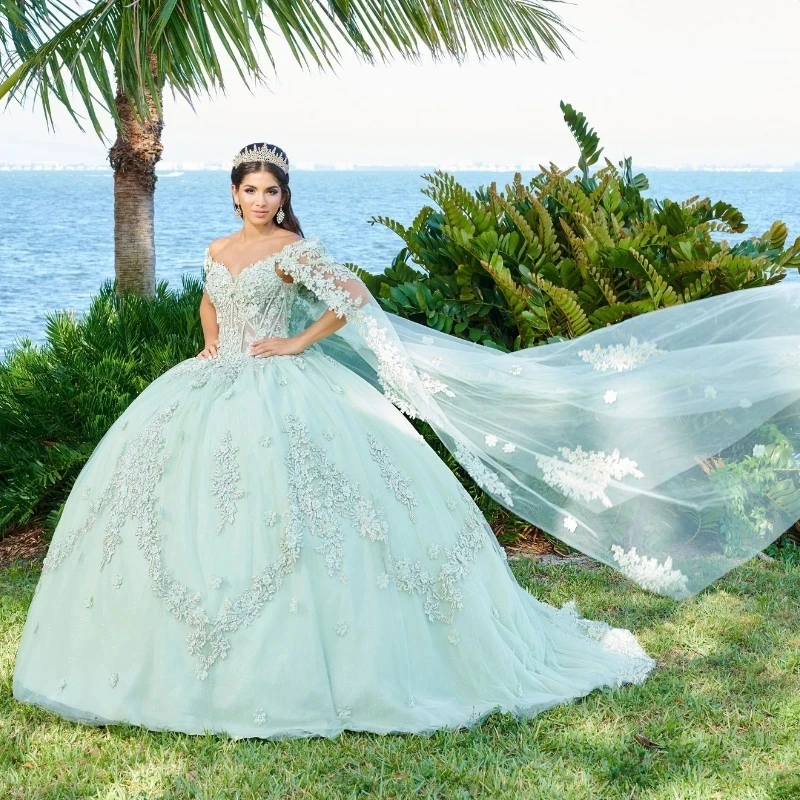 Lorencia Mint Green Princess Quinceanera Dress Applique Lace With Cape Ball Gown Sweet 16 Dresses Gala Vestido De 15 Anos YQD542
Lorencia Mint Green Princess Quinceanera Dress Applique Lace With Cape Ball Gown Sweet 16 Dresses Gala Vestido De 15 Anos YQD542