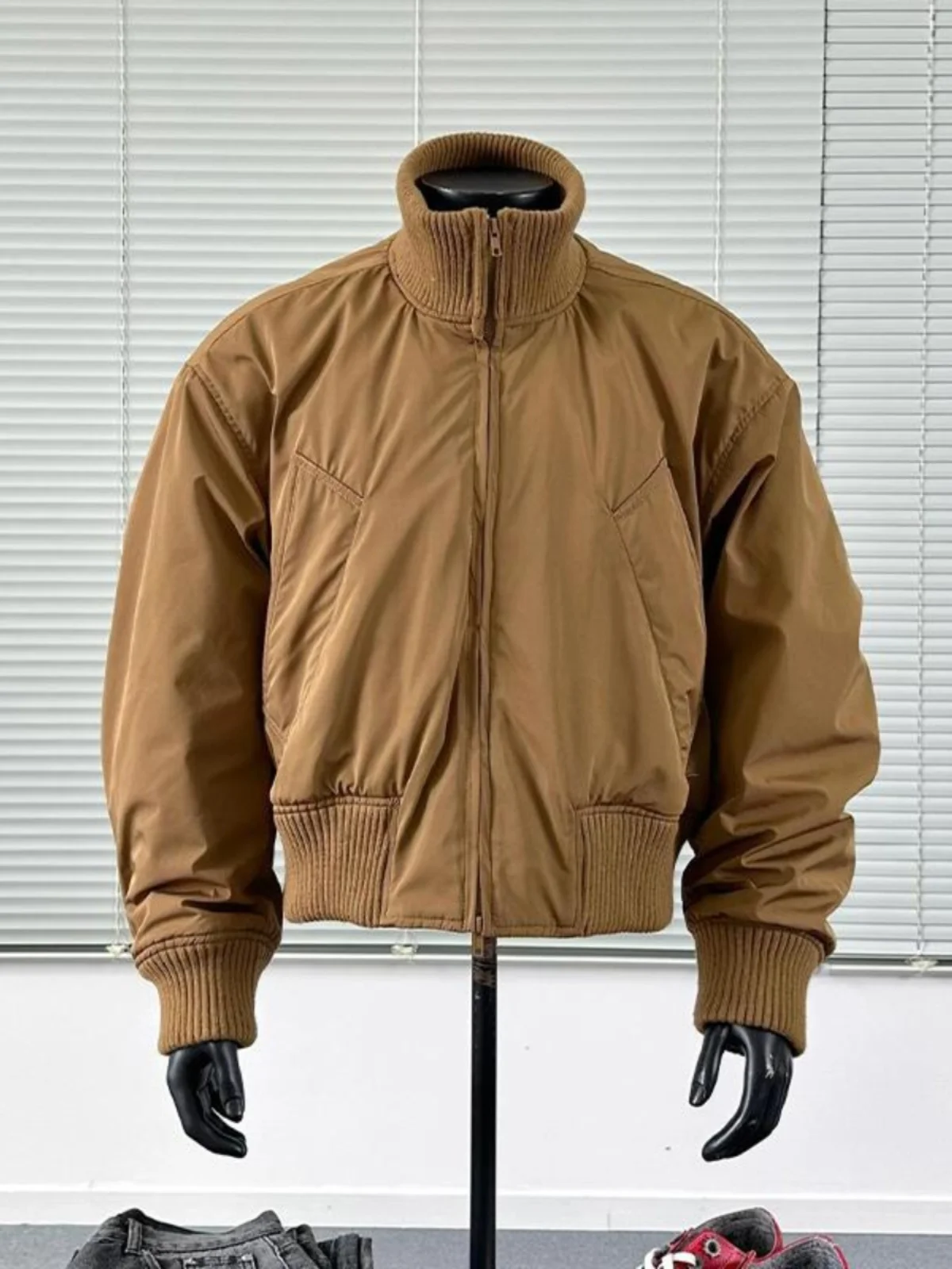 American Style Bomber Pilot Jacket Cotton Coat Men's Winter Thick Warm Short Style Stand Collar Outerwear Cleanfit Youth Trend
American Style Bomber Pilot Jacket Cotton Coat Men's Winter Thick Warm Short Style Stand Collar Outerwear Cleanfit Youth Trend