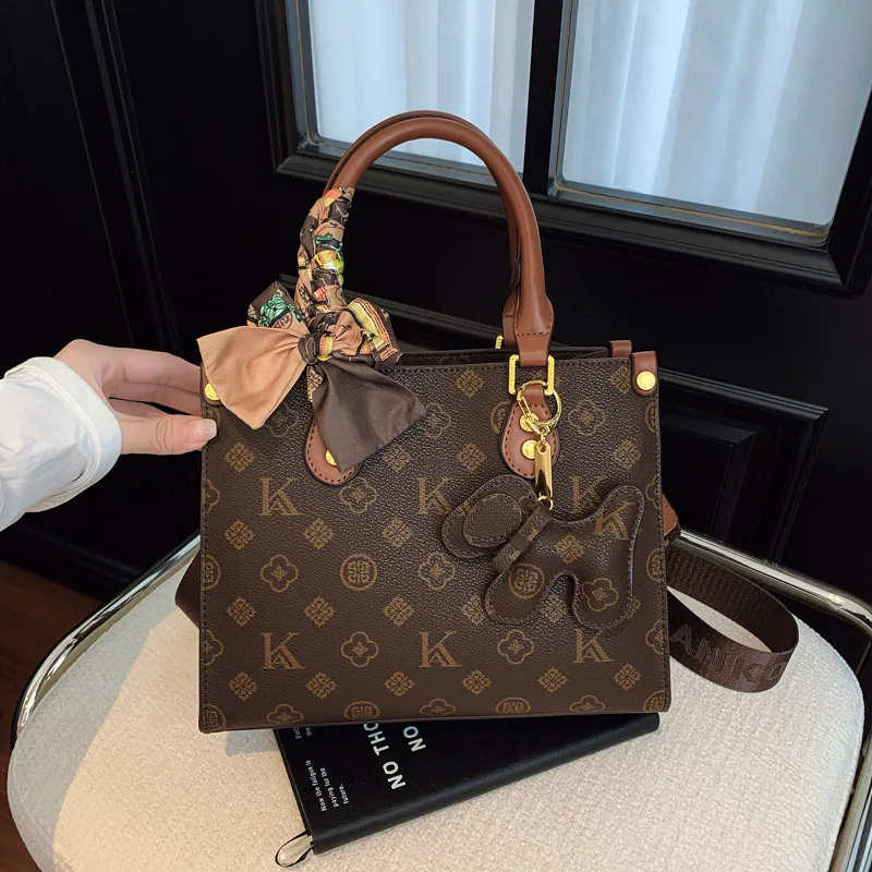 2025 Niche Tote Bag, Luxe Monogram Shoulder Purse for Women, Chic Crossbody, Minimalist Day to Night Bag, Textured Sling Bag
2025 Niche Tote Bag, Luxe Monogram Shoulder Purse for Women, Chic Crossbody, Minimalist Day to Night Bag, Textured Sling Bag