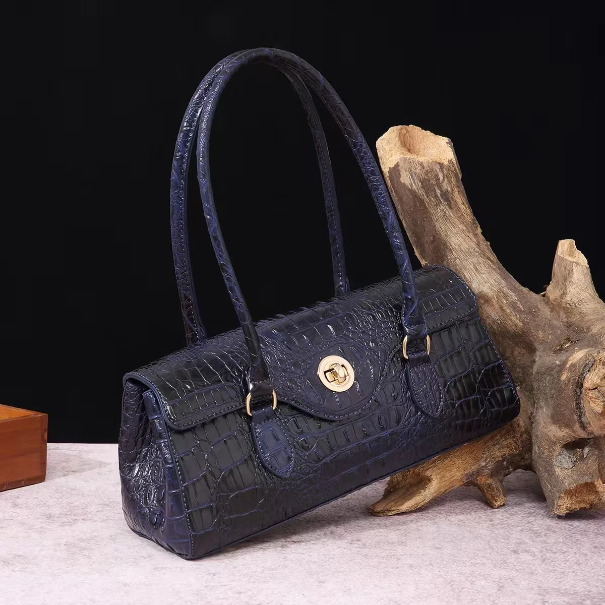 Women's bag, crocodile pattern design, handbag, women's luxury handbag, baguette bag, embossed leather material, factory source.
Women's bag, crocodile pattern design, handbag, women's luxury handbag, baguette bag, embossed leather material, factory source.