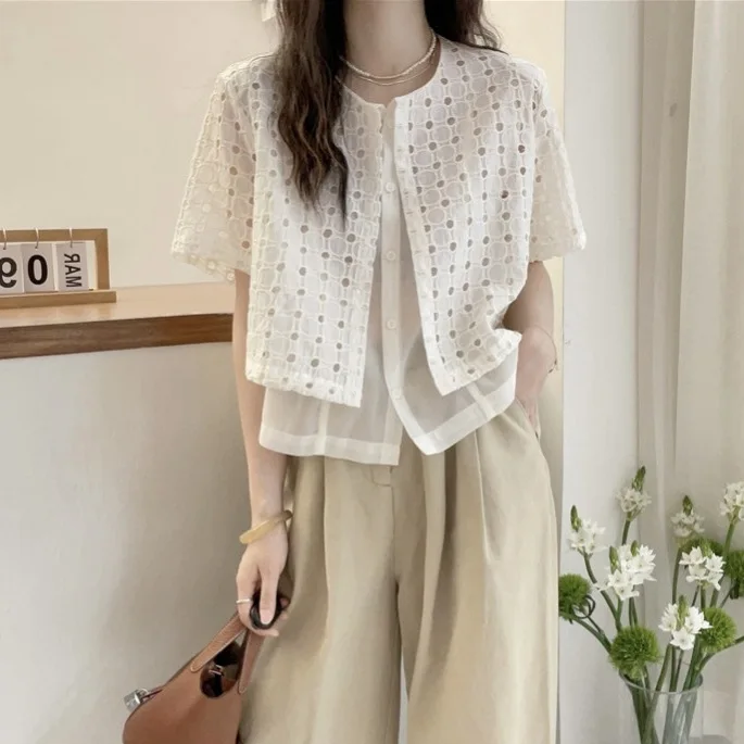 Fake Two-piece Spliced Shirt For Women's Summer Wear 2025 New Women's Clothing Design Sense Top
Fake Two-piece Spliced Shirt For Women's Summer Wear 2025 New Women's Clothing Design Sense Top