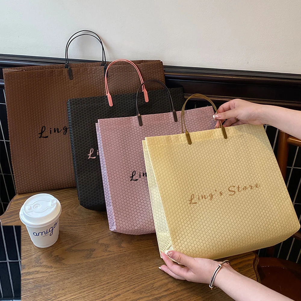 200 шт. Сумки-тоуты из нетканого материала с индивидуальным логотипом для ювелирных изделий, одежды, косметики, свадебных подарков, обуви, упаковки, подарочные пакеты
200 шт. Сумки-тоуты из нетканого материала с индивидуальным логотипом для ювелирных изделий, одежды, косметики, свадебных подарков, обуви, упаковки, подарочные пакеты