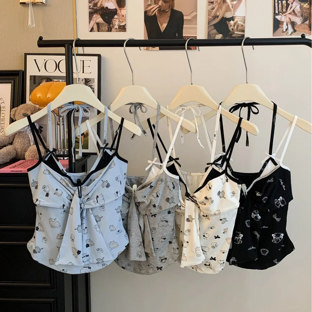 2026 New Cartoon Printed Color Block Tank Top Slim Fit Sweet Cute Short Vest Casual Outerwear Inner Wear for Women
2026 New Cartoon Printed Color Block Tank Top Slim Fit Sweet Cute Short Vest Casual Outerwear Inner Wear for Women