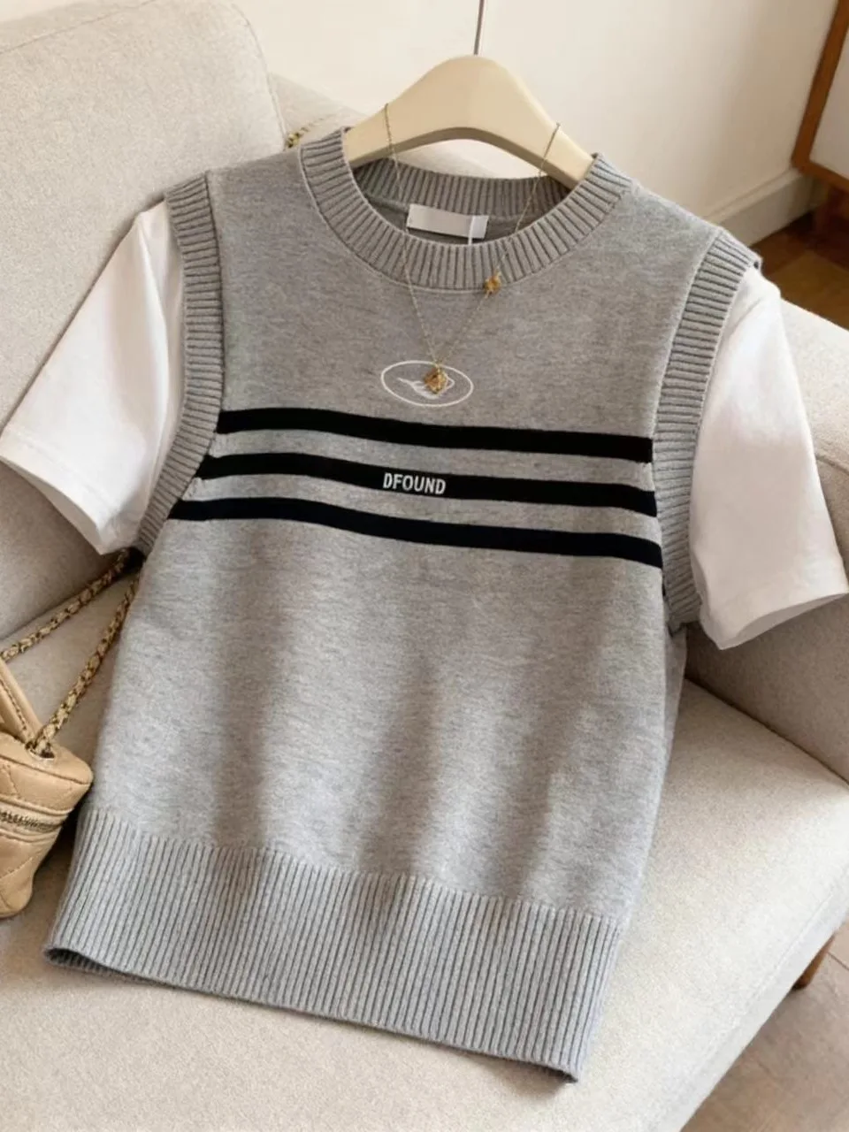 Slimming Short Sleeve T-Shirt Women's Summer Thin Fashion Age-Defying Top Belly Concealing Splice Korean Style Knitted Casual...
Slimming Short Sleeve T-Shirt Women's Summer Thin Fashion Age-Defying Top Belly Concealing Splice Korean Style Knitted Casual...