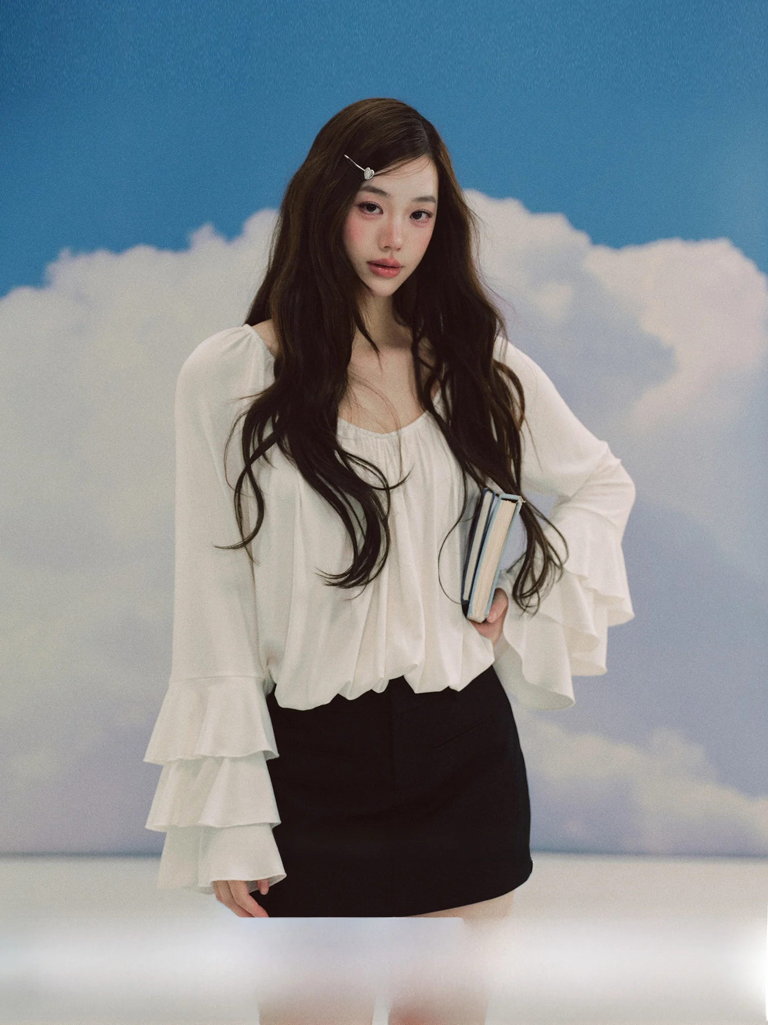 Pure White Romantic Folded Sleeve T-Shirt Women's Spring Fashion French Style Loose Fit Long Sleeve round Neck Casual Top
Pure White Romantic Folded Sleeve T-Shirt Women's Spring Fashion French Style Loose Fit Long Sleeve round Neck Casual Top