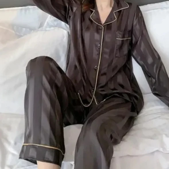 Women's Striped Satin Pajamas Set, Jacquard Long Sleeve Cardigan & Pants, Solid Color Roll-Neck Loungewear Sleepwear
Women's Striped Satin Pajamas Set, Jacquard Long Sleeve Cardigan & Pants, Solid Color Roll-Neck Loungewear Sleepwear