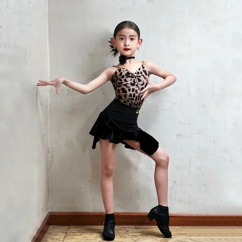 Summer new style Latin dance clothing - girls' leopard print halter top dance practice suit - children's half-length skirt
Summer new style Latin dance clothing - girls' leopard print halter top dance practice suit - children's half-length skirt
