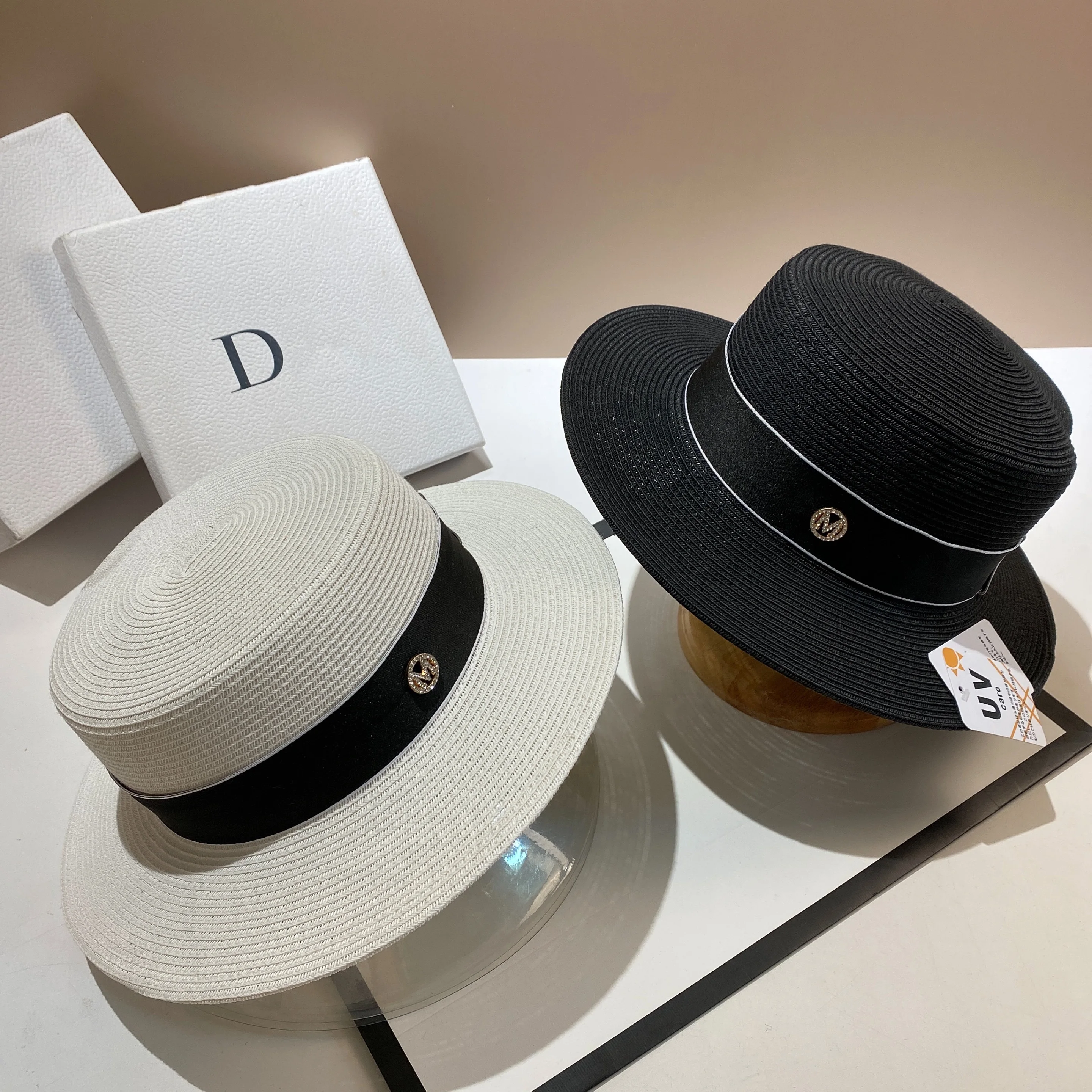 Summer new anti-UV straw hat Japanese high-quality fine grass shading flat top hat outdoor everything beach hat
Summer new anti-UV straw hat Japanese high-quality fine grass shading flat top hat outdoor everything beach hat