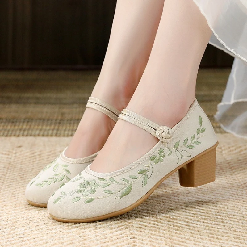 2026 Women's Beige & White Floral Embroidery Block Heel Mary Jane Shoes Chinese Hanfu Shoes Cloth Pumps Q-235
2026 Women's Beige & White Floral Embroidery Block Heel Mary Jane Shoes Chinese Hanfu Shoes Cloth Pumps Q-235