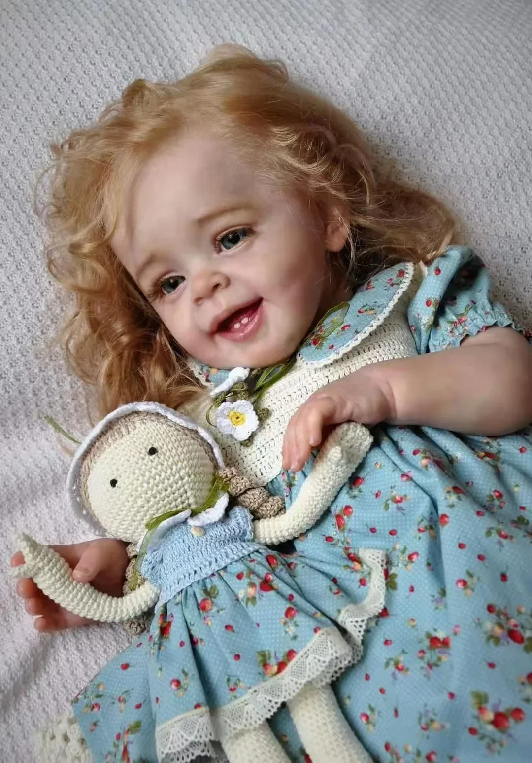 YANNIK Soft Cloth Body Reborn Doll 19inch Lifelike Popular Baby Multiple Layers Painting 3D Skin Visible Veins Hand Root Hair
YANNIK Soft Cloth Body Reborn Doll 19inch Lifelike Popular Baby Multiple Layers Painting 3D Skin Visible Veins Hand Root Hair
