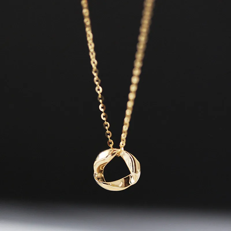 Женское ожерелье из чистого серебра S925, позолоченное круглое Mobius, европейские и американские модные украшения, аксессуары для вечеринок
Женское ожерелье из чистого серебра S925, позолоченное круглое Mobius, европейские и американские модные украшения, аксессуары для вечеринок