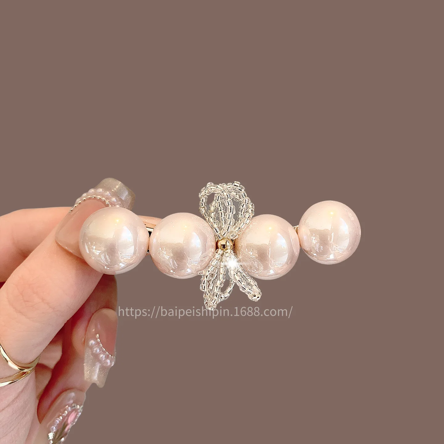Vintage French Pearl Crystal Beaded Bangs Clips Forehead Baby Hair Side Barrettes for Women Simple Retro
Vintage French Pearl Crystal Beaded Bangs Clips Forehead Baby Hair Side Barrettes for Women Simple Retro