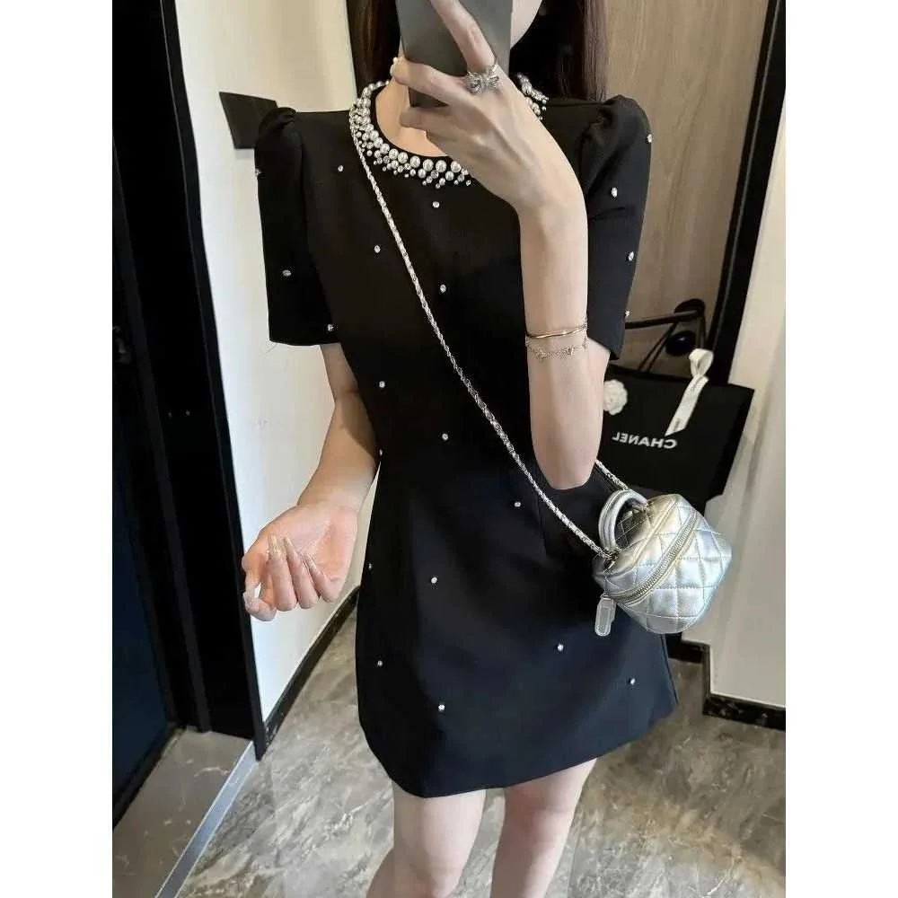 Модное летнее льняное платье 2025 года с круглым вырезом, приталенное, с бриллиантовой отделкой, H-образного силуэта, для женщин среднего возраста, рукав три четверти
Модное летнее льняное платье 2025 года с круглым вырезом, приталенное, с бриллиантовой отделкой, H-образного силуэта, для женщин среднего возраста, рукав три четверти