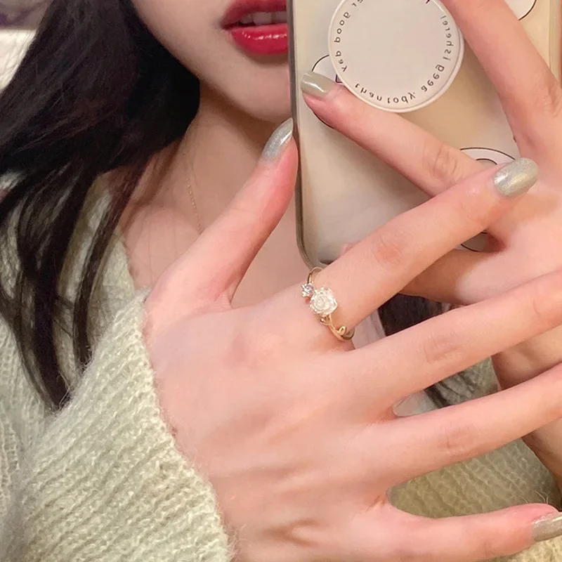 2025 New Simple Fashion Trend Unique Design Light Luxury Retro Blue Crystal Ring Female Jewelry Party Premium Gift
2025 New Simple Fashion Trend Unique Design Light Luxury Retro Blue Crystal Ring Female Jewelry Party Premium Gift