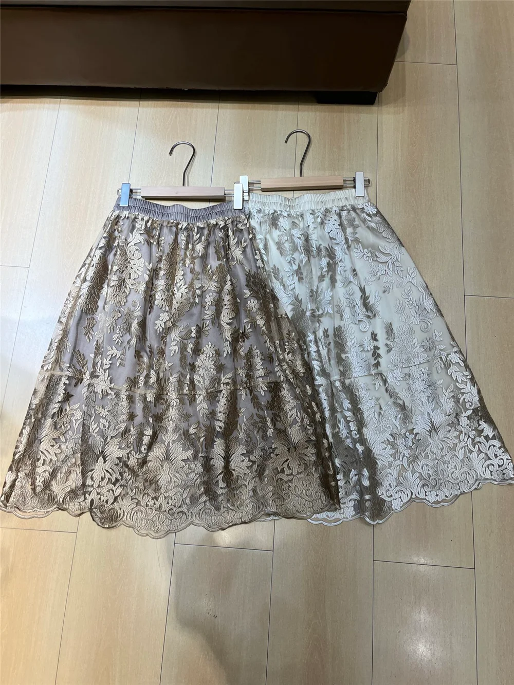 Heavy Embroidery Three-Dimensional Pattern Skirt Slimming Pleated A-Line Skirt for Women
Heavy Embroidery Three-Dimensional Pattern Skirt Slimming Pleated A-Line Skirt for Women