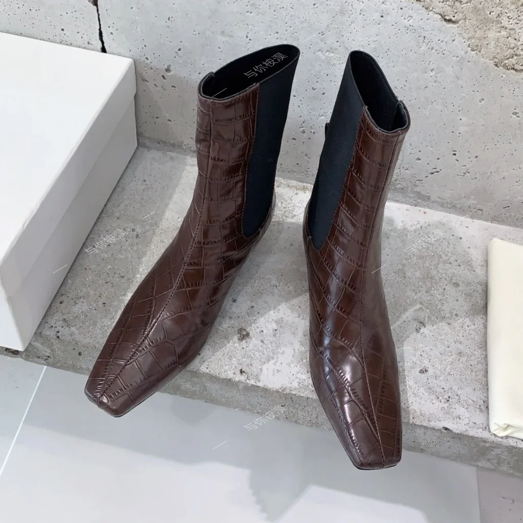 Женские эластичные ботильоны из натуральной кожи с квадратным носком и котенком на каблуке, короткие ботинки, ботинки «Челси», женские короткие ботинки на плоской подошве
Женские эластичные ботильоны из натуральной кожи с квадратным носком и котенком на каблуке, короткие ботинки, ботинки «Челси», женские короткие ботинки на плоской подошве