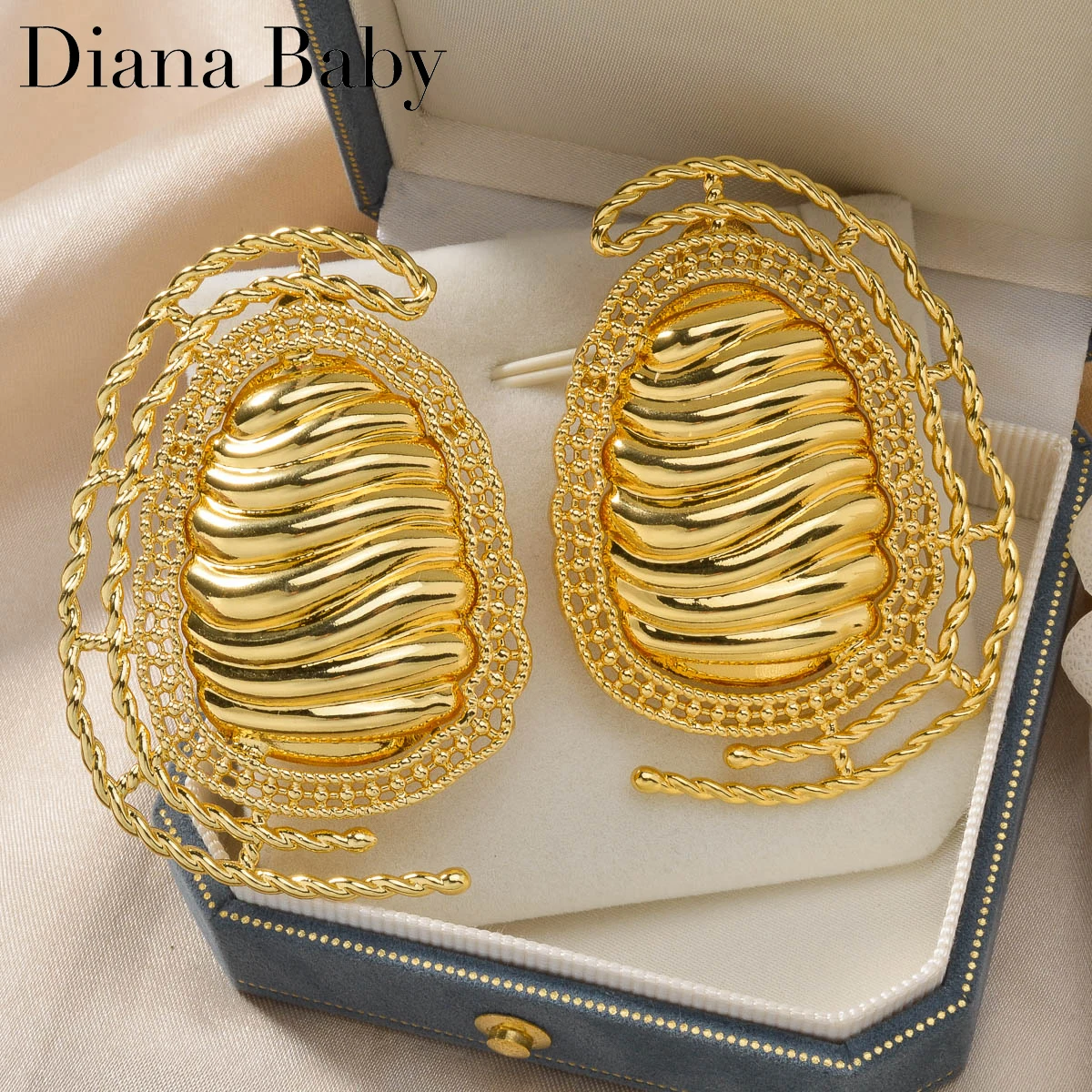 Big Earrings African Jewelry Wholesale Gold Plated Eardrop Punk Fashion Women Ear Accessories Engagement Anniversary Gift
Big Earrings African Jewelry Wholesale Gold Plated Eardrop Punk Fashion Women Ear Accessories Engagement Anniversary Gift