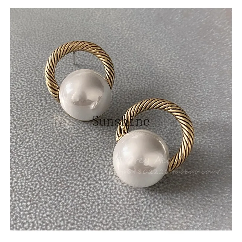 Premium pearl temperament simple versatile earrings light luxury stud earrings
Premium pearl temperament simple versatile earrings light luxury stud earrings
